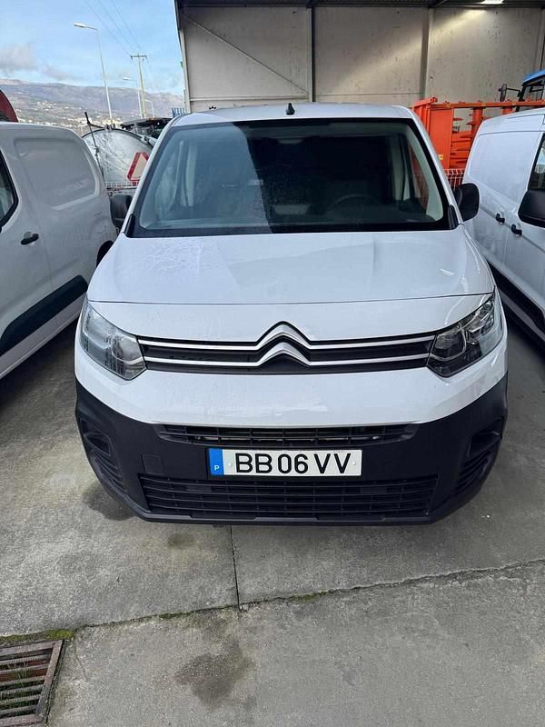 Branco Usado 2023 Citroën Berlingo Monovolume | € 19.500 (Caro) - Imagem 1/4