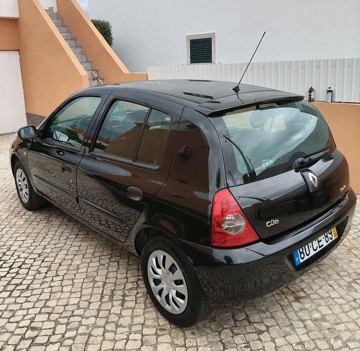 Usado 2006 Renault Clio II Sedan | € 2.850 (Preço justo) - Imagem 1/4