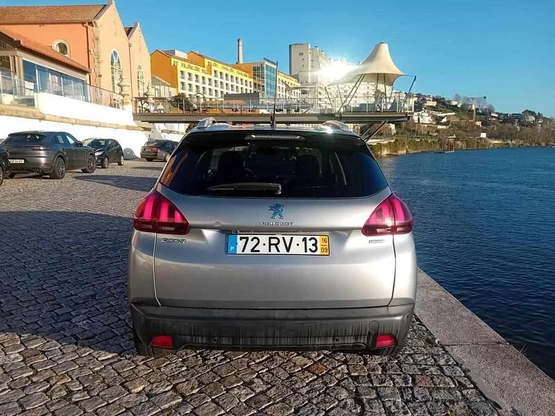 Usado Peugeot 2008 Style 102 HP (75 kW) 2016 Cinzento SUV