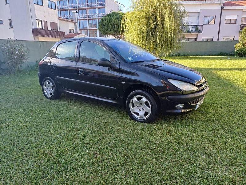 Usado 2001 Peugeot 206 Sedan | € 3.000 (Preço elevado) - Imagem 1/4