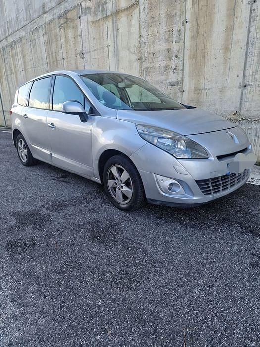 Usado 2010 Renault Scénic III Sedan | € 4.900 (Bom preço) - Imagem 1/4