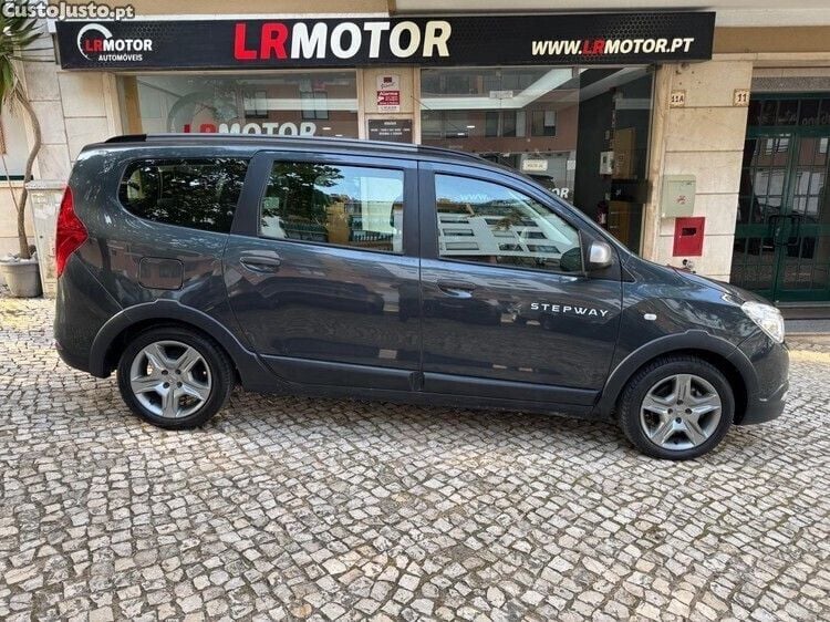 Cinza Usado 2019 Dacia Lodgy Stepway Monovolume | € 12.950 (Super Preço) - Imagem 1/1