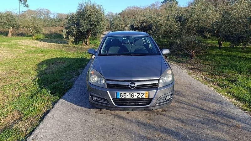 Usado Opel Astra 90 HP (66 kW) 2005 Sedan