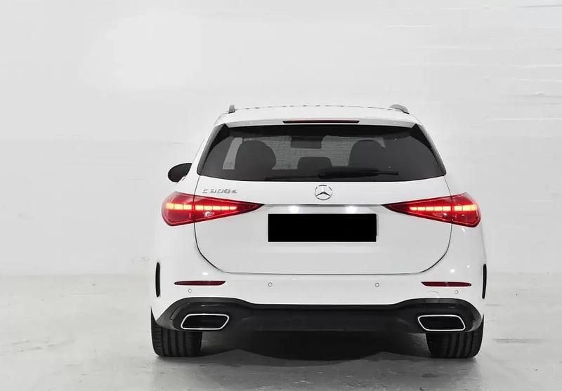 Usado Mercedes C300 AMG line 265 HP (194 kW) 2023 Branco Carrinha