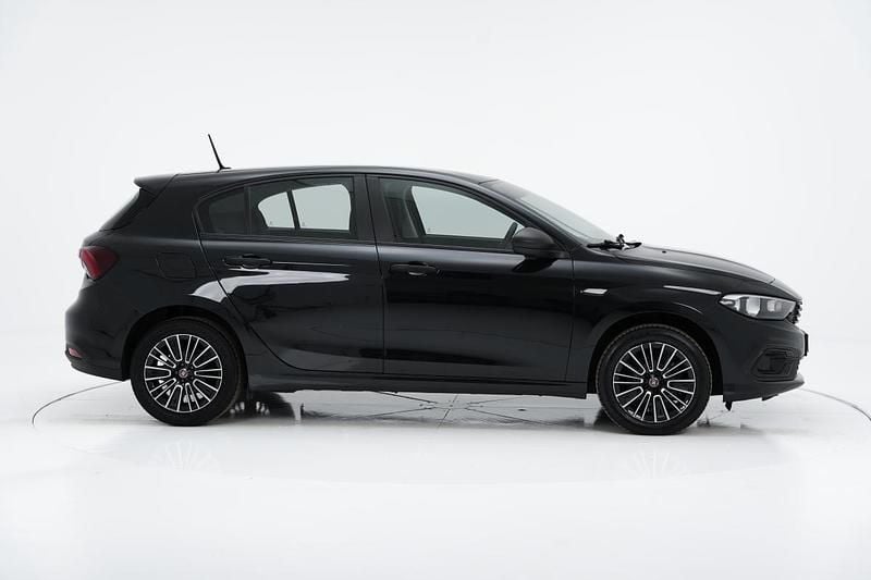 Usado Fiat Tipo 101 HP (74 kW) 2022 Preto Sedan