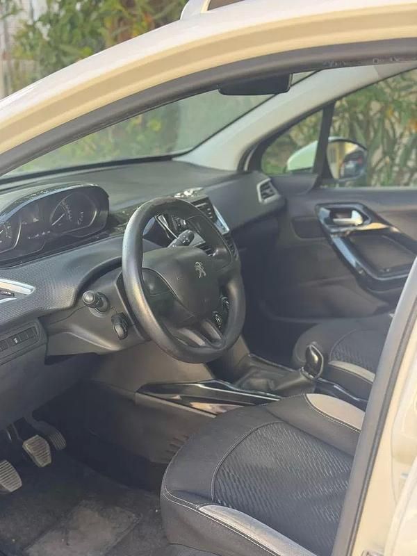 Usado Peugeot 2008 82 HP (60 kW) 2016 Branco SUV