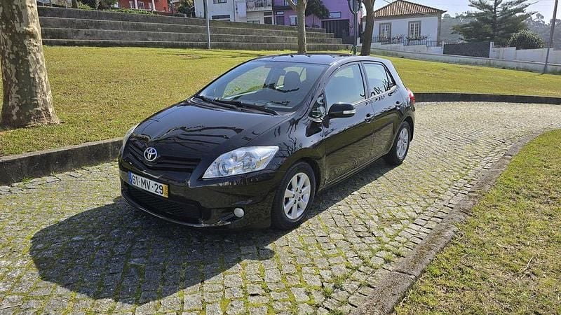 Usado Toyota Auris 90 HP (66 kW) 2012 Sedan
