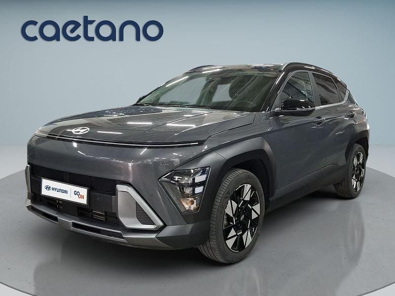 Usado Hyundai Kauai Premium 100 HP (73 kW) 2025 Ecotronic gray/black roof (metalizado) SUV