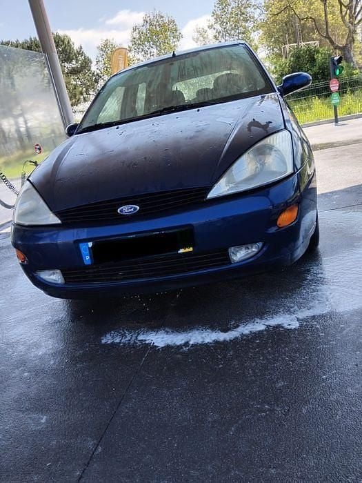 Usado Ford Focus 90 HP (66 kW) 2001 Sedan