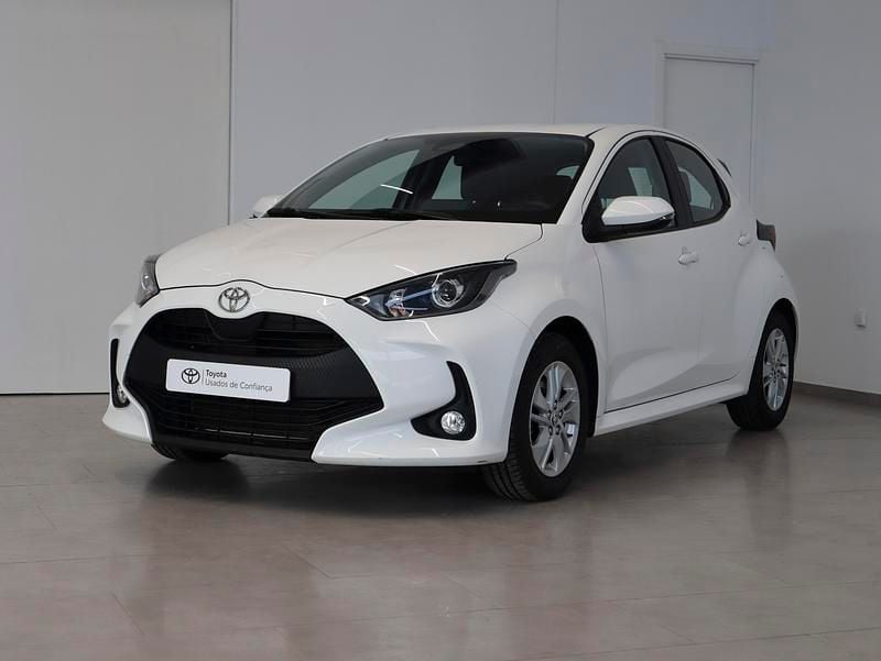 Branco (sólida) Usado 2024 Toyota Yaris Comfort | € 24.750 (Preço justo) - Imagem 1/4