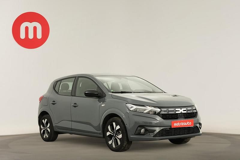 Usado Dacia Sandero Comfort Plus 101 HP (74 kW) 2025 Cinzento