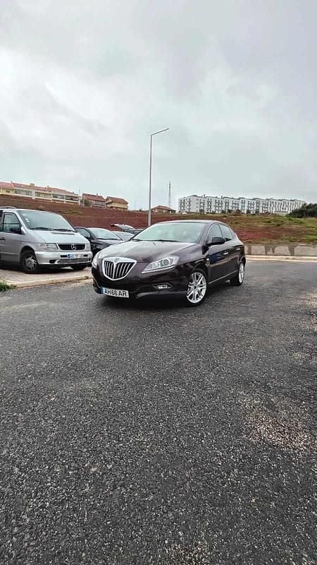 Usado Lancia Delta 200 HP (147 kW) 2010 Vermelho Citadino