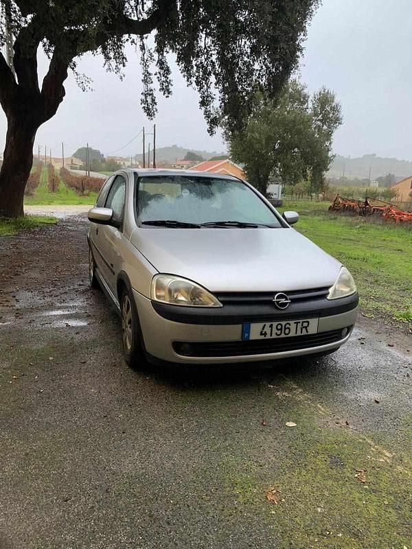 Cinzento Usado 2002 Opel Corsa Citadino | € 2.300 (Preço justo) - Imagem 1/4
