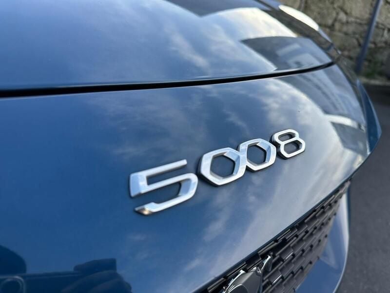 Usado Peugeot 5008 Allure 130 HP (95 kW) 2020 Azul Monovolume