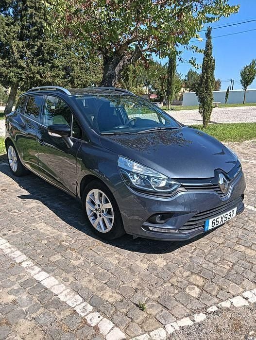 Usado 2019 Renault Clio IV LIMITED Sedan | € 10.500 (Bom preço) - Imagem 1/4