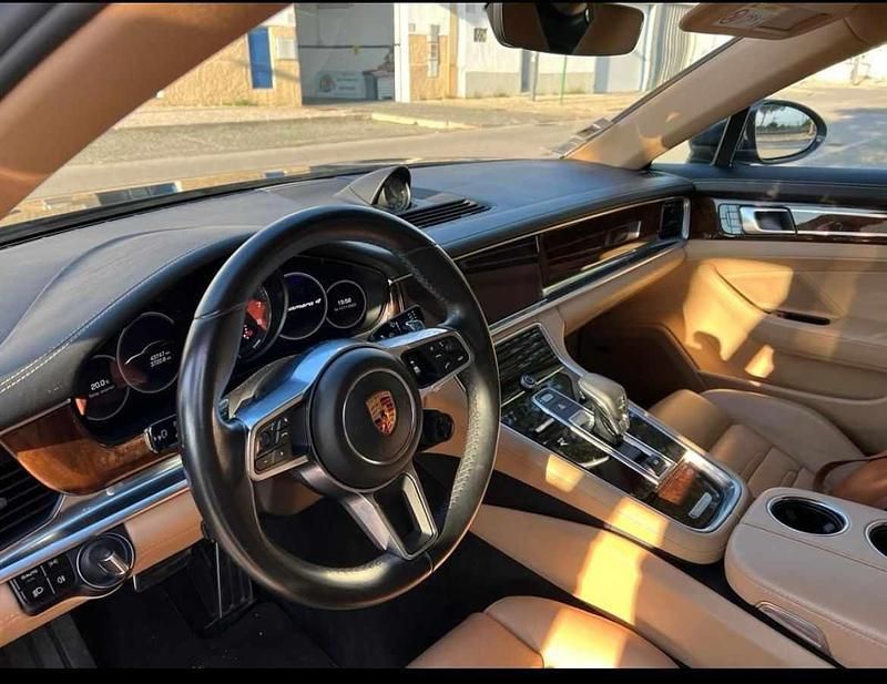 Usado Porsche Panamera 462 HP (339 kW) 2018 Cinzento Citadino