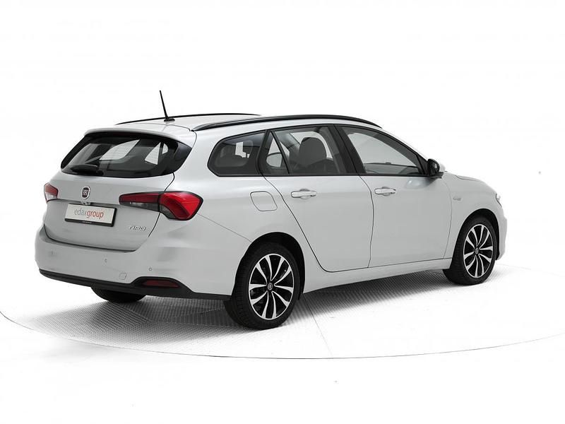 Cinzento Usado 2017 Fiat Tipo Wagon Carrinha | € 6.490 (Bom preço) - Imagem 1/1
