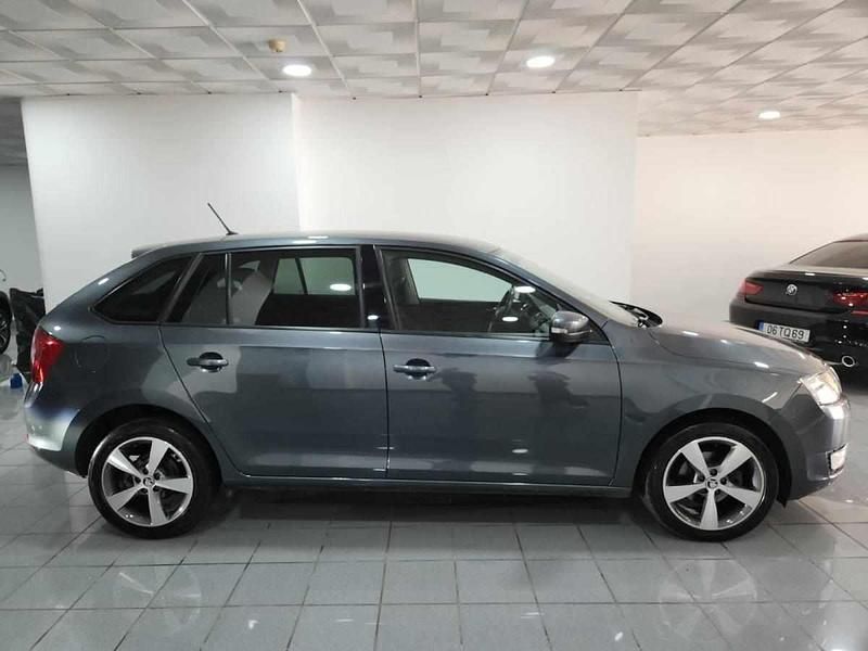 Usado Skoda Rapid 90 HP (66 kW) 2017 Cinzento Carrinha