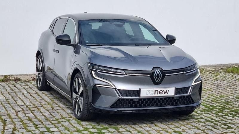 Cinzento Usado 2023 Renault Mégane Techno Sedan | € 31.950 (Bom preço) - Imagem 1/4