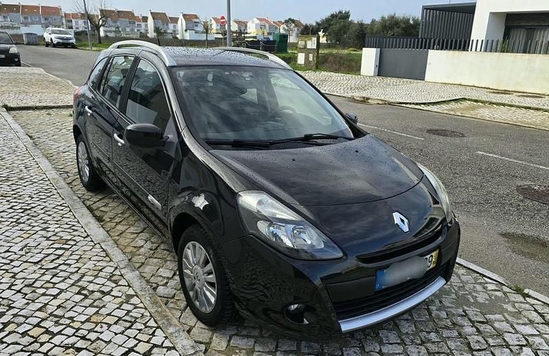 Usado Renault Clio II 75 HP (55 kW) 2011 Carrinha