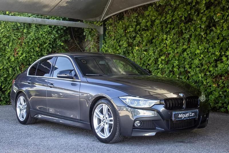 Cinzento Usado 2016 BMW 330e iPerformance Sedan | € 23.500 - Imagem 1/4