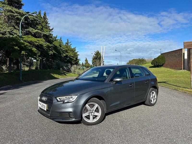 Usado Audi A3 Sport 116 HP (85 kW) 2019 Cinza Sedan