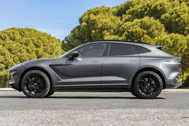 Usado Aston Martin DBX 550 HP (404 kW) 2022 Cinza SUV