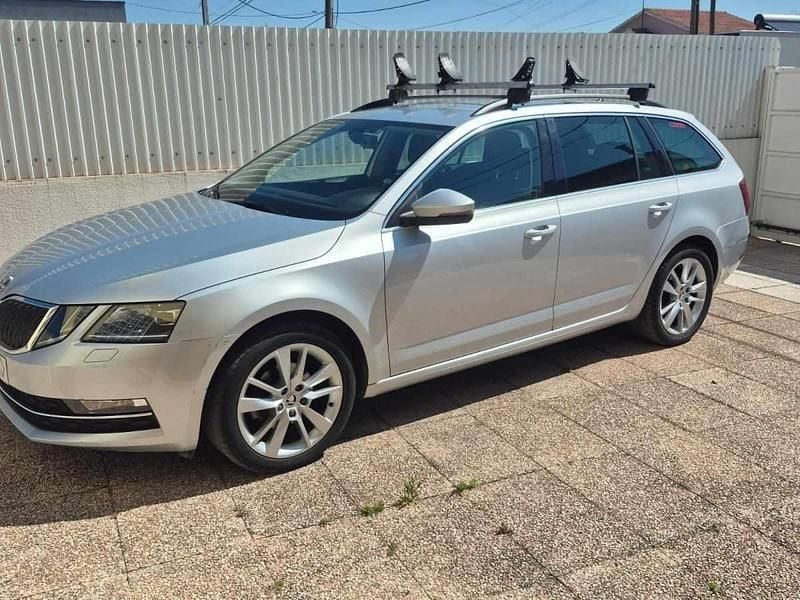 Cinzento Usado 2020 Skoda Octavia Carrinha | € 16.500 (Bom preço) - Imagem 1/3