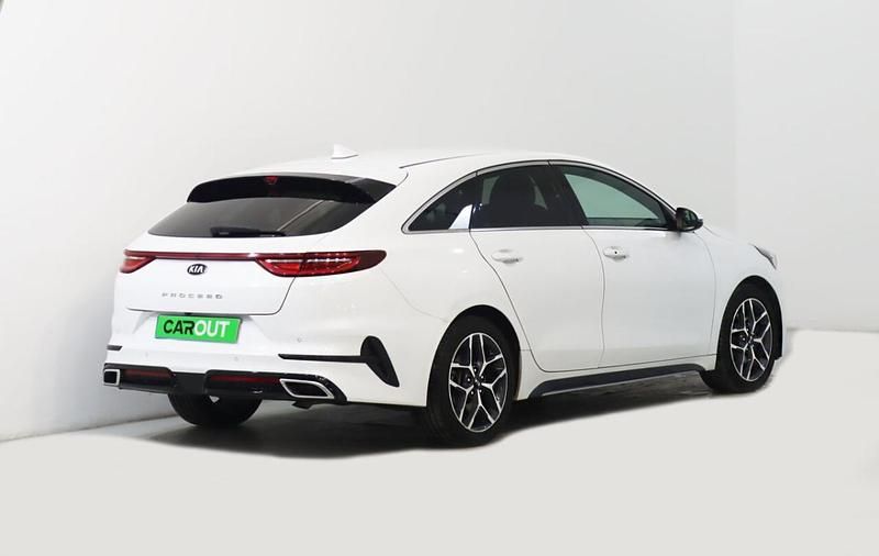 Usado Kia ProCeed 120 HP (88 kW) 2022 Branco Carrinha