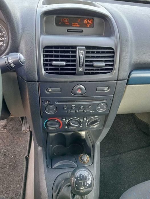 Usado Renault Clio II 85 HP (62 kW) 2004 Sedan