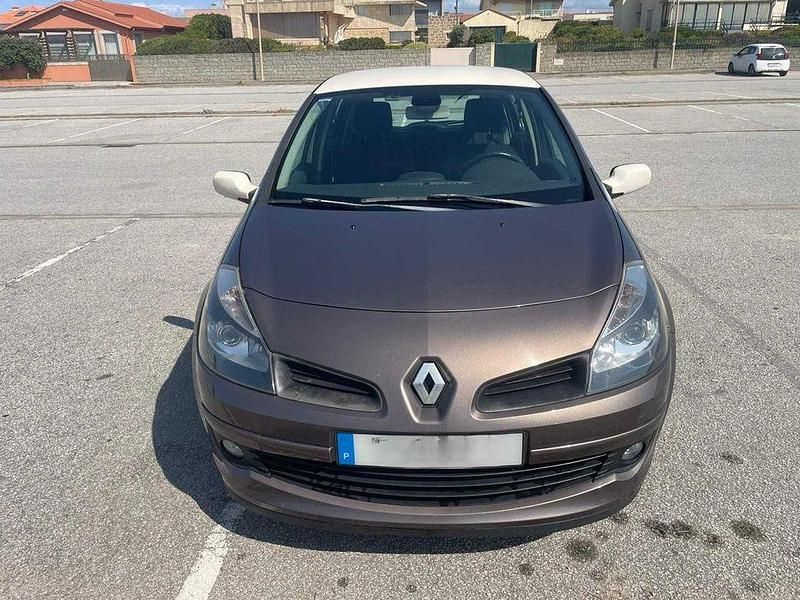Usado 2006 Renault Clio II Sedan | € 4.900 (Caro) - Imagem 1/4