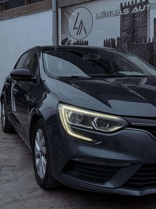 Usado Renault Mégane IV 115 HP (84 kW) 2020 Cinzento