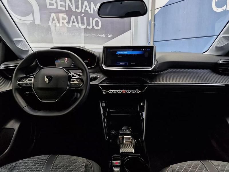 Usado Peugeot e-208 114 kW (156 HP) 2025 Cinza Citadino