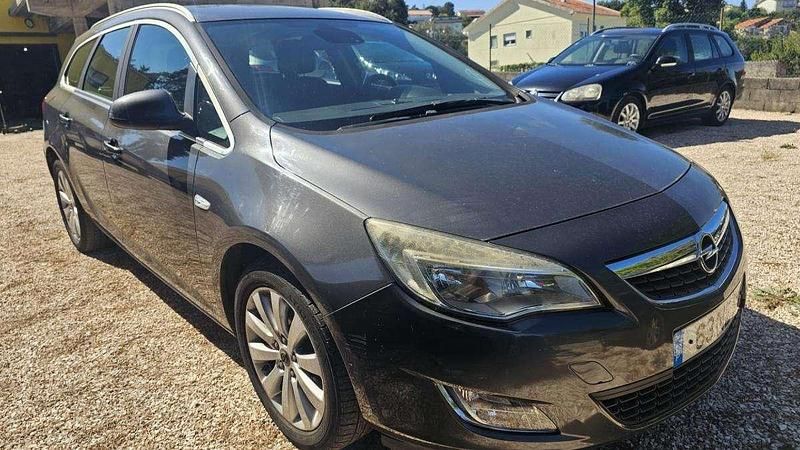 Cinzento Usado 2012 Opel Astra | € 5.500 (Super Preço) - Imagem 1/4