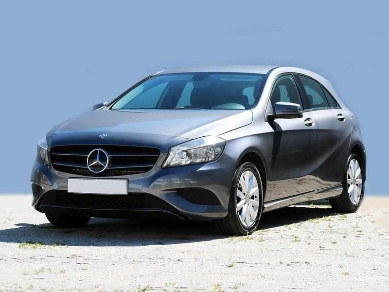 Cinzento Usado 2015 Mercedes A180 Citadino | € 10.750 (Super Preço) - Imagem 1/4