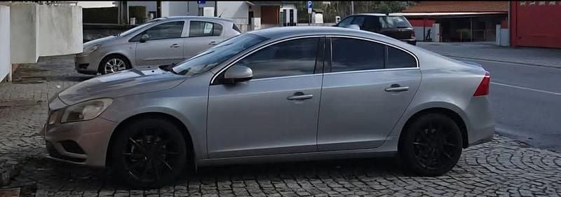 Usado Volvo S60 R-Design 116 HP (85 kW) 2011 Sedan