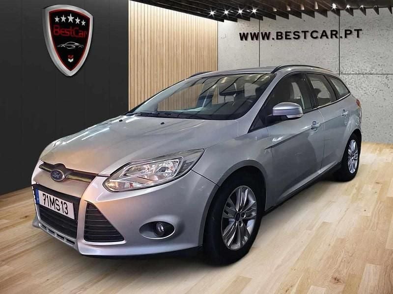 Cinzento Usado 2012 Ford Focus Citadino | € 6.950 (Bom preço) - Imagem 1/4