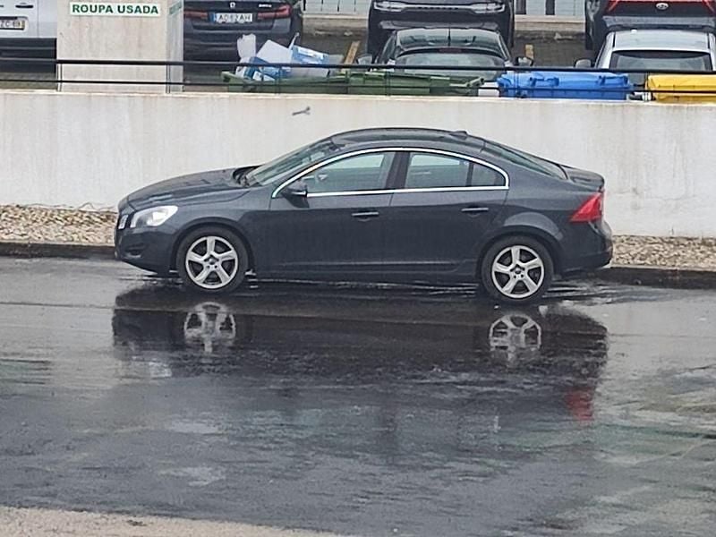 Usado 2011 Volvo S60 Sedan | € 7.800 - Imagem 1/4