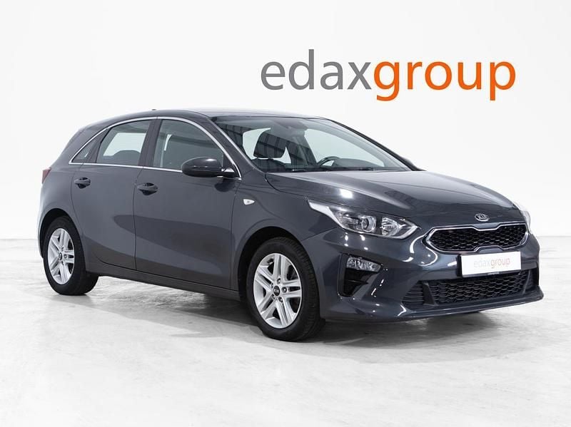 Cinza Usado 2021 Kia Ceed Urban Citadino | € 14.190 (Preço elevado) - Imagem 1/4