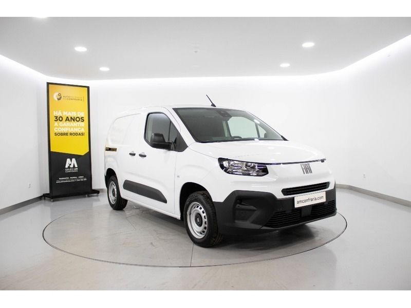 Branco Novo 2025 Fiat Doblò Monovolume | € 18.033 - Imagem 1/4