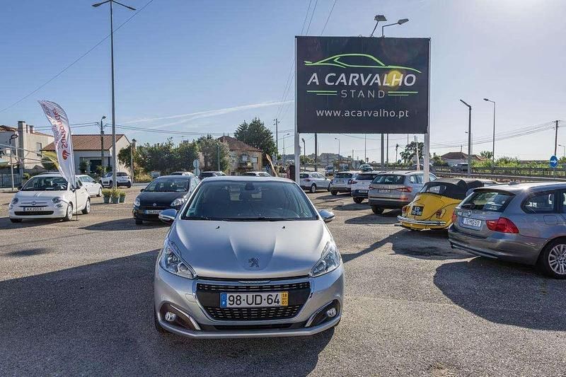 Cinzento Usado 2018 Peugeot 208 Citadino | € 14.500 (Caro) - Imagem 1/4