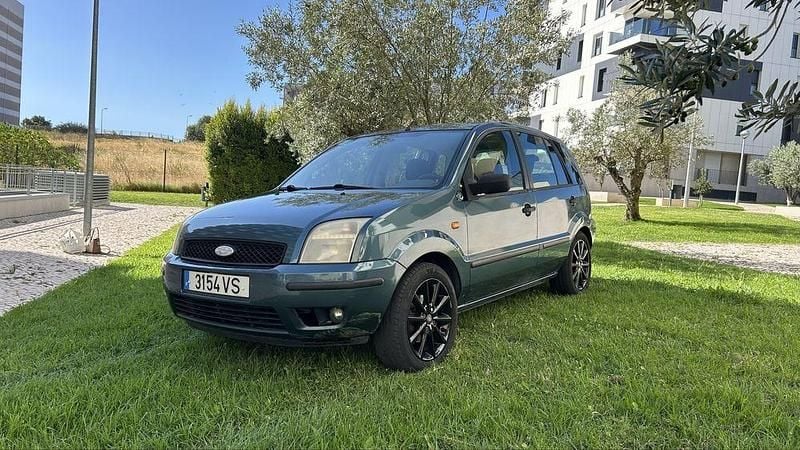 Usado 2000 Ford Fusion Sedan | € 1.550 - Imagem 1/4