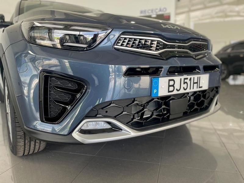 Usado Kia Stonic GT-Line 120 HP (88 kW) 2024 Azul SUV