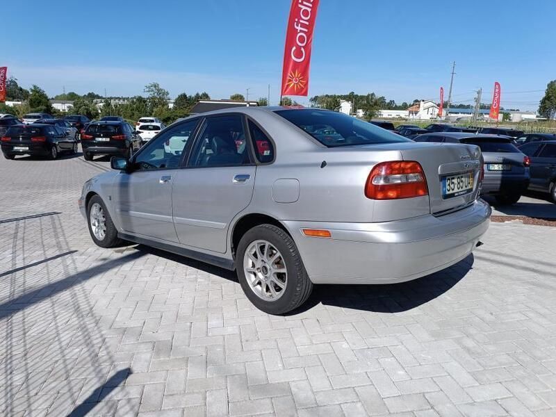 Cinzento (metalizado) Usado 2002 Volvo S40 Sedan | € 5.000 - Imagem 1/4