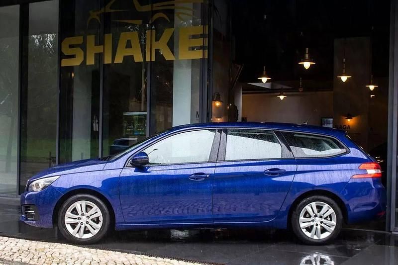 Usado Peugeot 308 SW Active 130 HP (95 kW) 2019 Azul escuro Carrinha