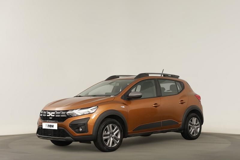 Laranja Usado 2023 Dacia Sandero Expression Citadino | € 17.690 (Preço justo) - Imagem 1/4