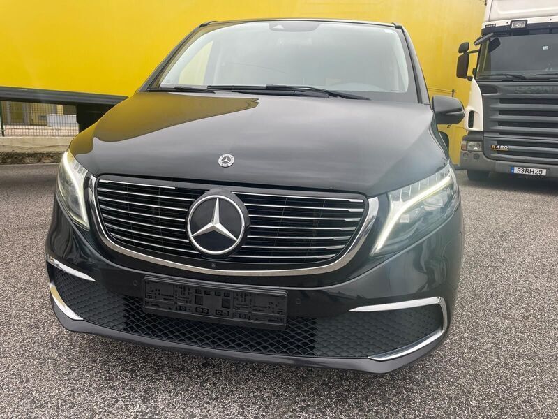 Preto Usado 2022 Mercedes EQV300 Monovolume | € 47.900 - Imagem 1/4