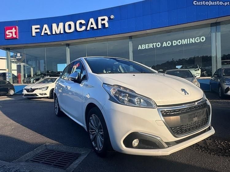 Branco Usado 2017 Peugeot 208 Allure Citadino | € 8.980 (Bom preço) - Imagem 1/1