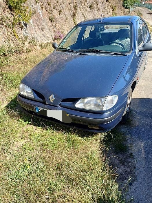 Usado 1997 Renault Mégane Sedan | € 1.000 - Imagem 1/4