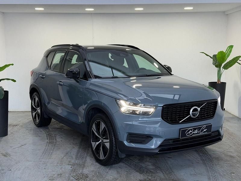 Cinza Usado 2021 Volvo XC40 R-Design SUV | € 31.990 - Imagem 1/4